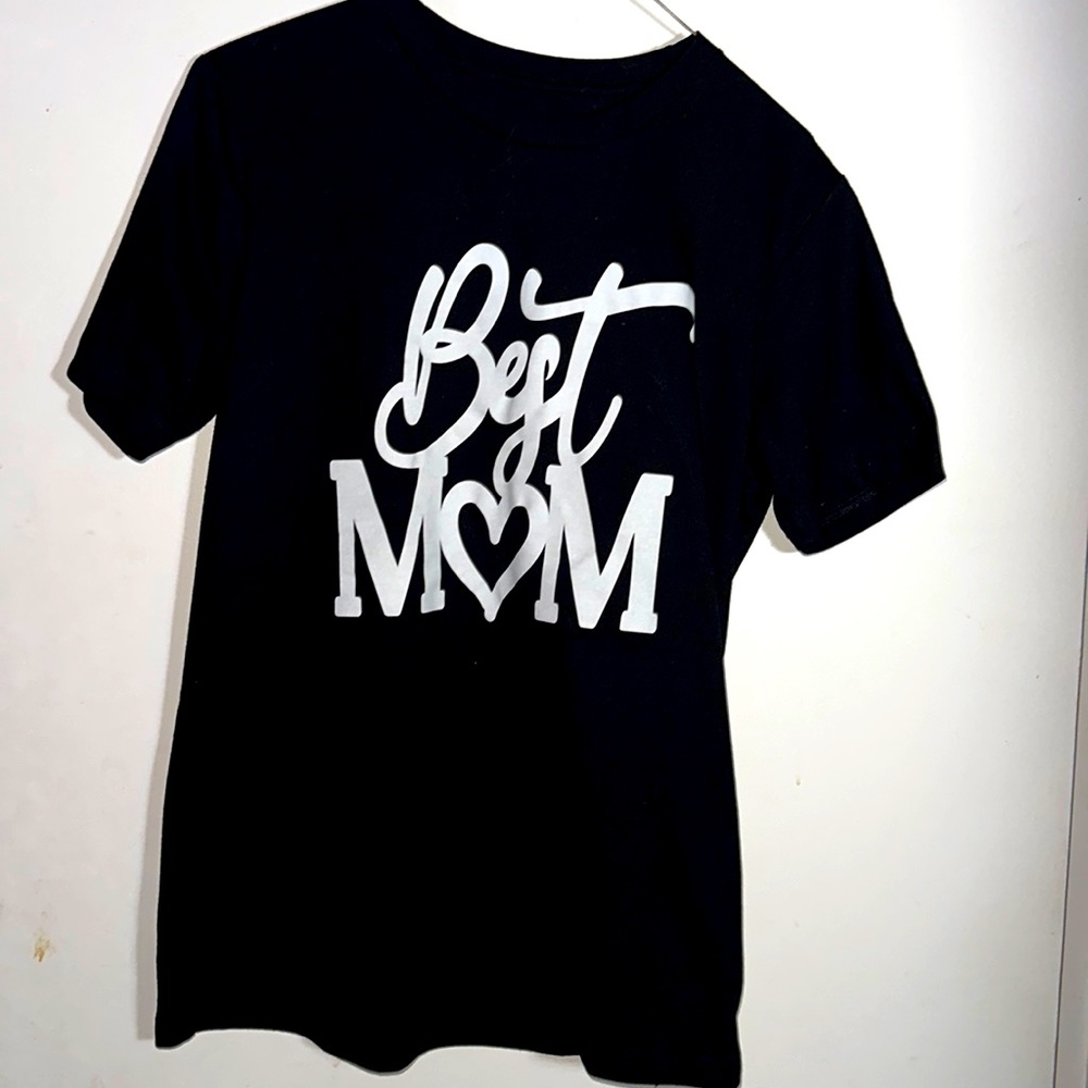 Brand new “Best Mom” tshirt